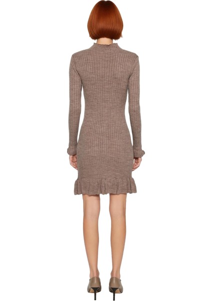 Kadın Fitilli Triko Mini Elbise Fırfır Detaylı Uzun Kollu Dik Yaka Kışlık Şıklık ve Konfor Sunar fırsatları