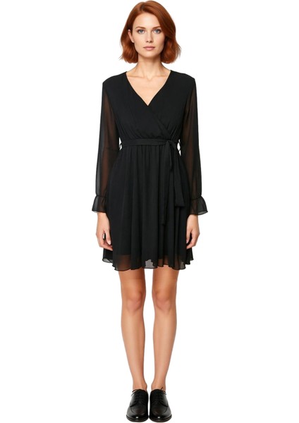 Kadın Siyah Kruvaze Yaka Balon Kol Şifon Skater Mini Elbise Kuşak Detayı Ile Şık Görünüm Sunuyor modelleri