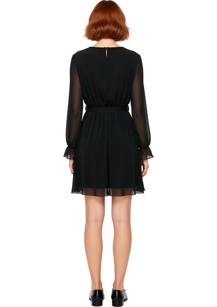 Kadın Siyah Kruvaze Yaka Balon Kol Şifon Skater Mini Elbise Kuşak Detayı Ile Şık Görünüm Sunuyor fırsatları