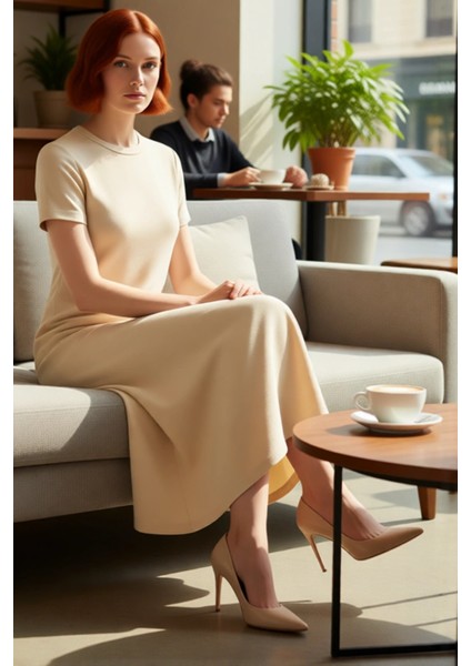 Kadınlar Için Düz Desen Maxi Boy Örme Elbise Bisiklet Yaka ve Kısa Kol Detayıyla Şık Seçim