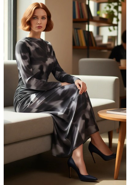 Kadın Uzun Kollu Dik Yaka Midi Elbise Batik Desenli Skater Kalıp Şık ve Konforlu Örme Kumaş