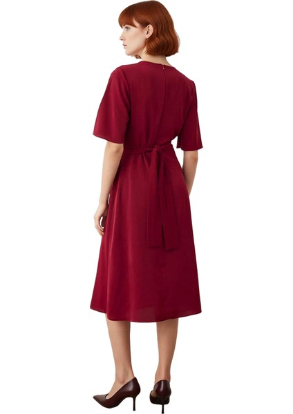 Kadın A Line Siluet Bordo Düz Mat Saten Midi Elbise Aksesuar Detayı Bisiklet Yaka Dokuma Şık fiyatları