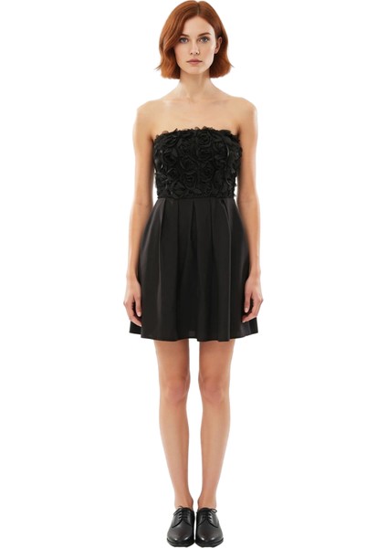 Kadın Siyah Straplez Mini Elbise A Kesim Şık Gece Kokteyl Elbisesi Gül Işlemeli Detaylar Kaliteli