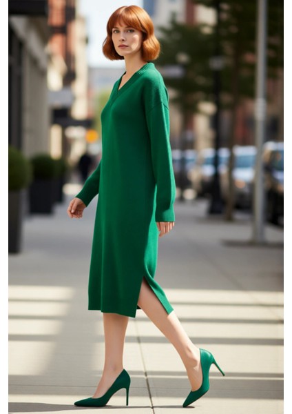 Kadın V Yaka Düz Desen Midi Boy Triko Elbise Rahat Düşük Kol ve Yırtmaçlı Tasarımıyla Şık Seçim modelleri