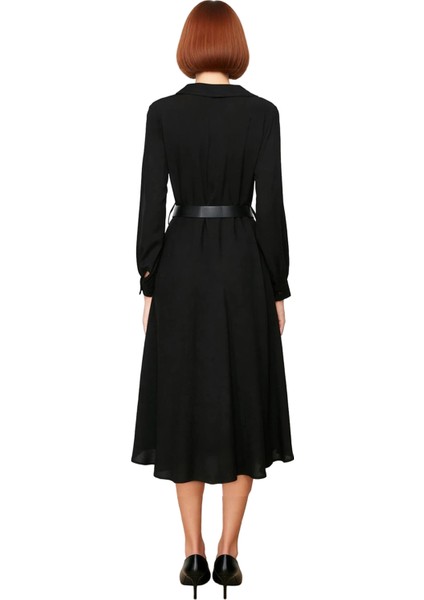 Kadın Siyah Düz Kruvaze Yaka Kemerli Midi Gömlek Elbise ile Gündüzden Geceye Zarafet. Kaliteli fiyatları
