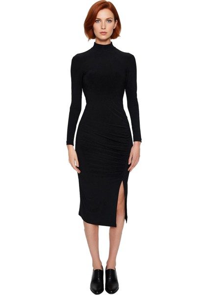 Kadın Fitted Dik Yaka Uzun Kollu Midi Boy Elbise Drape Detaylı Yırtmaçlı Örme Kışlık Stili