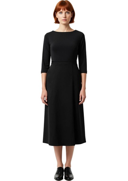 Kadın Kayık Yaka 3 4 Kol Midi Elbise Skater Kesimiyle Modern ve Zamansız Bir Görünüm Sunar