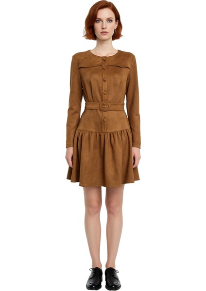 Kadınların Kışlık Kemerli Süet Dokuma Mini Elbisesi Skater Kalıbıyla Gün Boyu Rahatlık Sunar