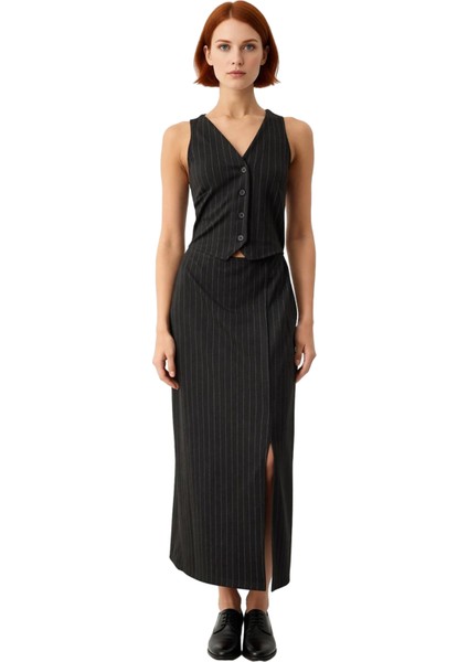 Kadınlara Özel Bodycon Kesim Çizgili V Yaka Kolsuz Midi Örme Elbise Akıllı Tasarım Düğmeli Şıklık modelleri