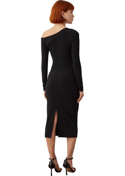 Kadın Asimetrik Yaka Siyah Bodycon Midi Elbise Aksesuar Detaylı Şık ve Modern Kokteyl Görünüm fırsatları