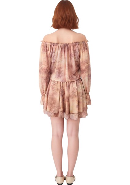 Kadın Soyut Desenli Carmen Yaka Bağlama Detaylı Balon Kol Fırfırlı Astarlı Skater Mini Elbise fırsatları