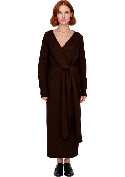 Kadın Kruvaze Yaka Triko Midi Elbise Düz Desenli Düşük Uzun Kollu Kuşak Detaylı Kışlık Şıklık modelleri