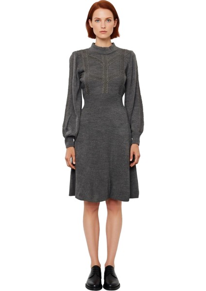 Kadınlar Için Bej Rengi A Kesim Balon Kol Dik Yaka Akrilik Triko Mini Elbise Kış Kombinleri. modelleri