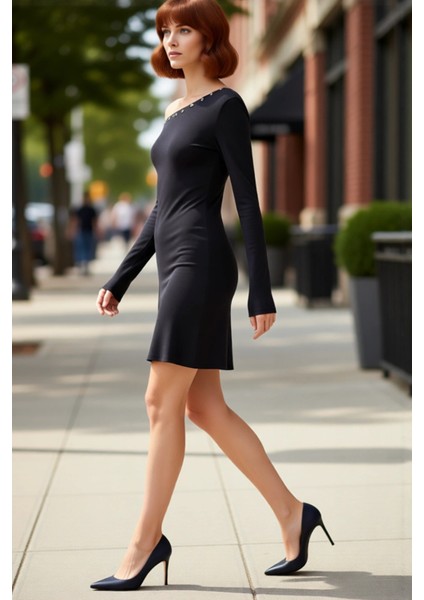 Kadın Siyah A Line Asimetrik Yaka Düz Düşük Kol Uzun Kollu Mini Örme Elbise Aksesuar Detaylı Şık