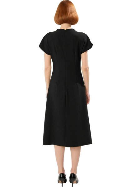 Şık Kadın Düz Desen Midi Boy Elbise Degaje Yaka Düşük Kısa Kol ve A Kesim Rahatlık Kaliteli modelleri