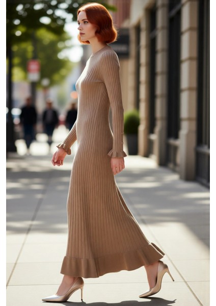 Kadın Bej Ribana Triko Maxi Elbise Eteği Fırfırlı Incili Düşük Kol Bisiklet Yaka Tasarımı Kaliteli