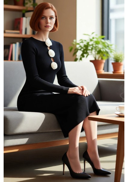 Kadın Modern Siyah Ince Triko Bodycon Maxi Elbise Benzersiz Gül Detayları ile Günlük Şıklık