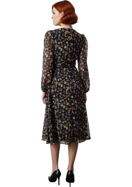 Kadın Kruvaze Yaka Şifon Midi Elbise Soyut Desenli Kemerli Uzun Balon Kol Skater Kalıp Modeli fırsatları