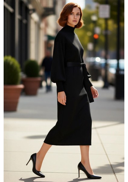 Kadın Maxi Boy Kuşaklı Düz Desen Dik Yaka Balon Kol Triko Elbise Kış Sezonu Için Şık ve Rahat