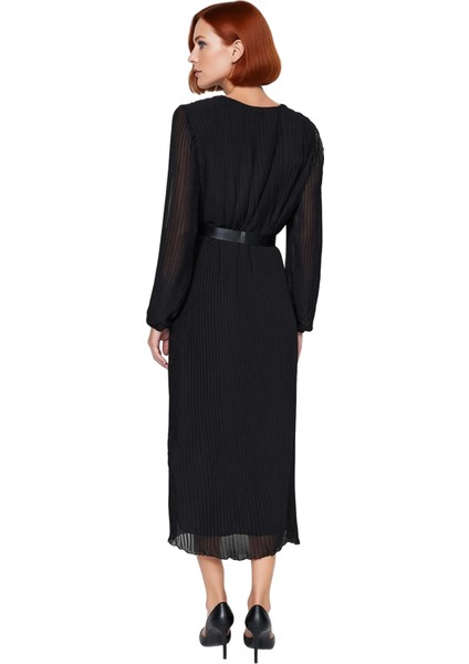 Kadın Kruvaze Yaka Piliseli A Kesim Şifon Maxi Elbise Astarlı Kemerli Uzun Kollu Şıklık Sunar fırsatları