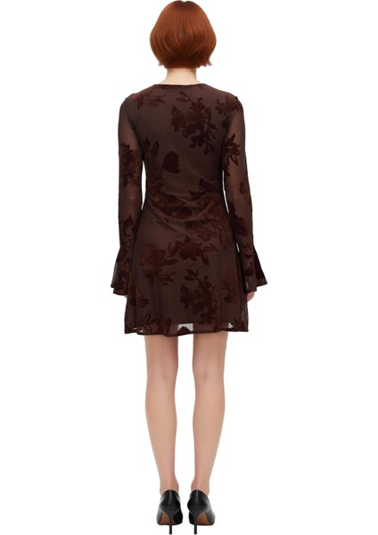 Kadın Çiçekli Desenli Bodycon Mini Tül Elbise Uzun Flare Kollu Astarlı Şık ve Modern Tasarım fırsatları