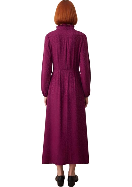 Kadın A Kesim Jakar Dokuma Maxi Elbise Fırfırlı Yüksek Yakasıyla Şık ve Zarif Bir Görünüm Sunuyor. fırsatları