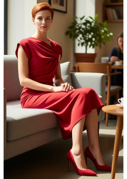 Kadın Degaje Yaka Aksesuar Detaylı Midi Elbise Shift Kalıp Dokuma Kumaşıyla Şık ve Modern Seçim fiyatları