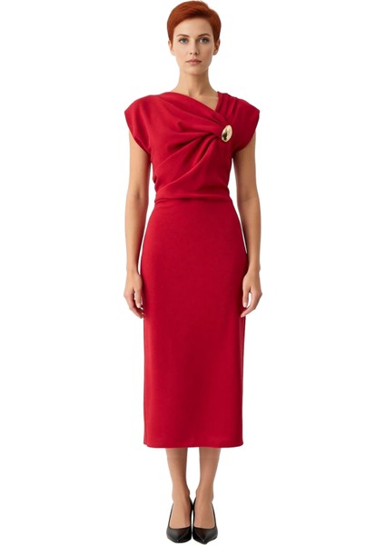 Kadın Degaje Yaka Aksesuar Detaylı Midi Elbise Shift Kalıp Dokuma Kumaşıyla Şık ve Modern Seçim modelleri