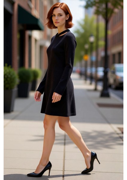 Kadın A Line Siyah Düz Desenli Uzun Kollu Triko Mini Elbise Modern Yaka Detaylı Şık Tasarım