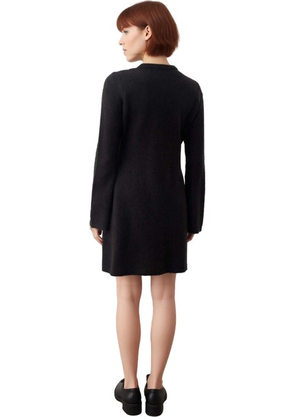 Kadın A Line Siyah Düz Desenli Uzun Kollu Triko Mini Elbise Modern Yaka Detaylı Şık Tasarım fırsatları