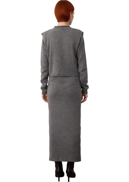 Kadın Tesettür Kışlık Triko Maxi Elbise Dik Yaka Düz Desen Uzun Standart Kol Rahat Shift Kalıp fırsatları