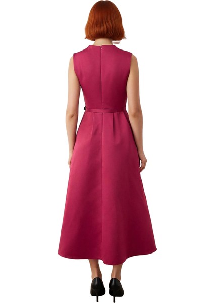 Kadın Kemerli V Yaka Skater Siluet Saten Dokuma Maxi Elbise Gece Davetleri Için Şık Tasarım fırsatları