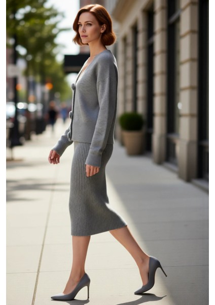 Kadın Bodycon Midi Etekli V Yaka Triko Hırka Ikili Takım Yumuşak Dokusuyla Günlük Şıklık Sunar