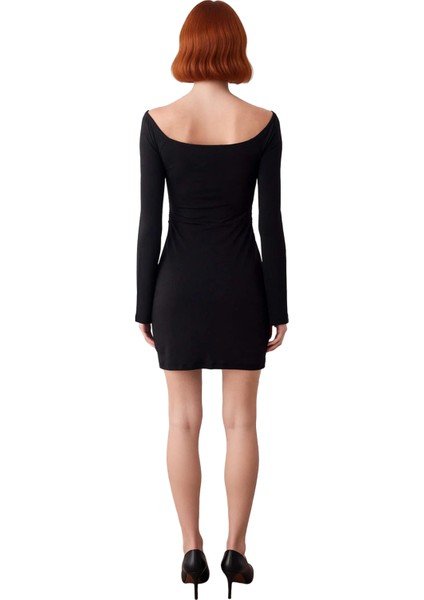 Kadınlara Özel Siyah Örme Bodycon Mini Elbise Uzun Kollu Boyundan Bağlamalı Şık Büzgü Detaylı. modelleri
