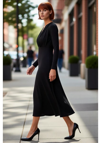 Kadın Şık Örme Siyah Maxi Elbise Derin V Yaka Agrafe Detayı Ile Özel Günlerin Yıldızı Olun