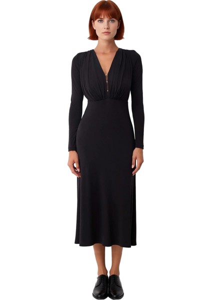 Kadın Şık Örme Siyah Maxi Elbise Derin V Yaka Agrafe Detayı Ile Özel Günlerin Yıldızı Olun modelleri