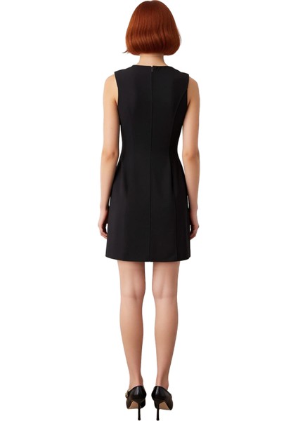 Kadın Siyah Dokuma Mini Elbise Aksesuar Detaylı Kolsuz Kaçık Yaka Şık Skater Kesim Kaliteli fırsatları