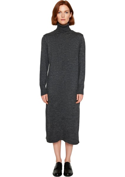 Kadınlara Özel Düz Desen Balıkçı Yaka Midi Triko Elbise Kış Aylarının Rahat ve Şık Seçimi Kaliteli modelleri