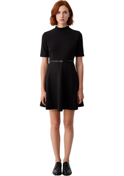 Kadın Dik Yaka Kısa Kol Kemerli Skater Elbise Günlük Şık Polyester Scuba Krep Mini Tasarım modelleri