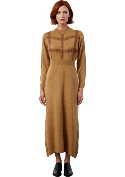 Kadın Tesettür Dantel Detaylı Balon Kol Dik Yaka Skater Maxi Triko Elbise Kış Kombinleri Için Ideal modelleri