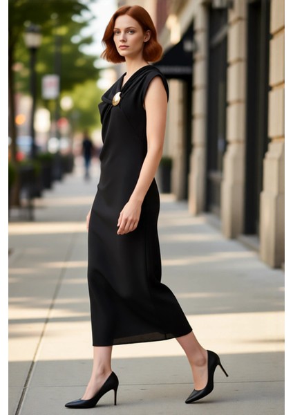 Kadın Degaje Yaka Aksesuar Detaylı Midi Elbise Shift Kalıp Dokuma Kumaşıyla Şık ve Modern Seçim