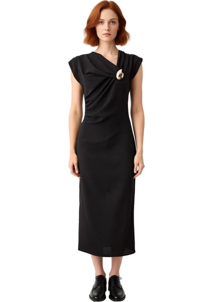 Kadın Degaje Yaka Aksesuar Detaylı Midi Elbise Shift Kalıp Dokuma Kumaşıyla Şık ve Modern Seçim modelleri