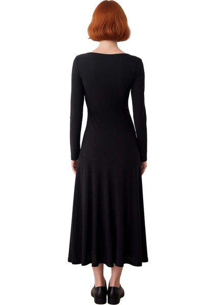 Kadın Uzun Kollu Kayık Yaka Maxi Elbise A Line Kalıp Büzgü Detaylı Kışlık Şık ve Feminen Bir Stil modelleri