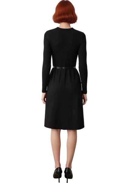 Kadın Siyah V Yaka Triko Elbise Düğme Detaylı Kemerli Midi Boy Şık ve Rahat Kışlık Tasarım fırsatları