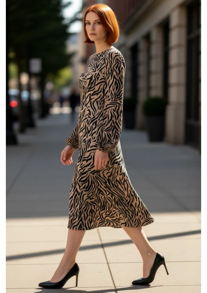 Kadın A Line Kalıp Yırtmaç Detaylı Çiçekli Desenli Bisiklet Yaka Balon Kol Midi Boy Elbise