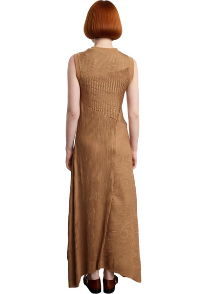 Kadınlara Özel Bürümcük Dokulu Örme Maxi Elbise Şık Kolsuz Tasarımıyla Günlük Rahatlık Sunar fırsatları