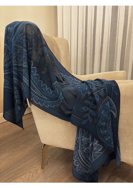 19V69 Italıa Krep Kumaş Yumuşak Dokulu Lacivert mavi Etnik Desen Şal