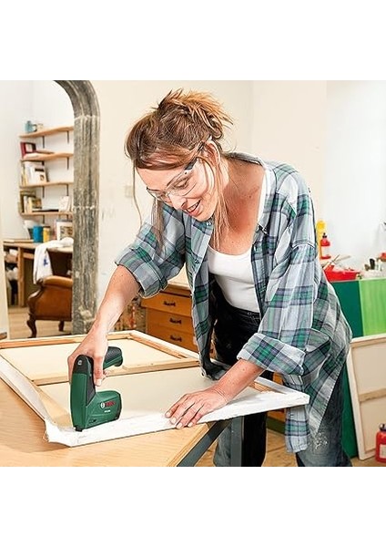 Akülü Zımba Veya Çivi Çakma Tabancası (Entegre Akü, 3.6 Volt, 30 Darbe/dak, Metal Kutuda) indirimleri