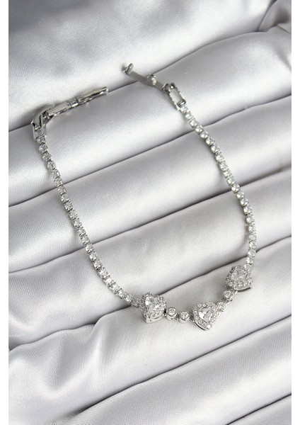 Pirinç Sıralı Kalp Figürlü Zirkon Taşlı Gümüş Renk Kadın Bileklik - TJ-BB6980