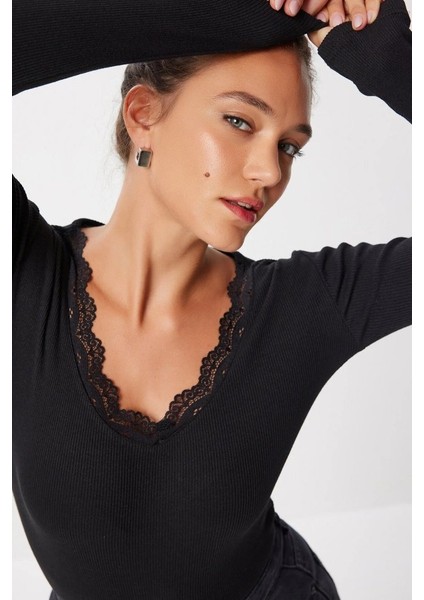 Kadın Dantel Detay V Yaka Kaskorse Kumaş Bluz